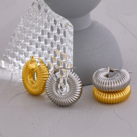 Round Chunky Hoop Earrings - Picture 5 of 8